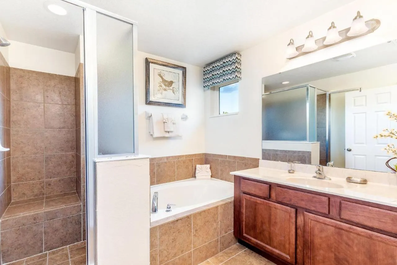 Spacious 6-Bedroom Getaway With Game Room, Private Spa & Sunny Pool Deck In Premier Resort Setting Davenport
