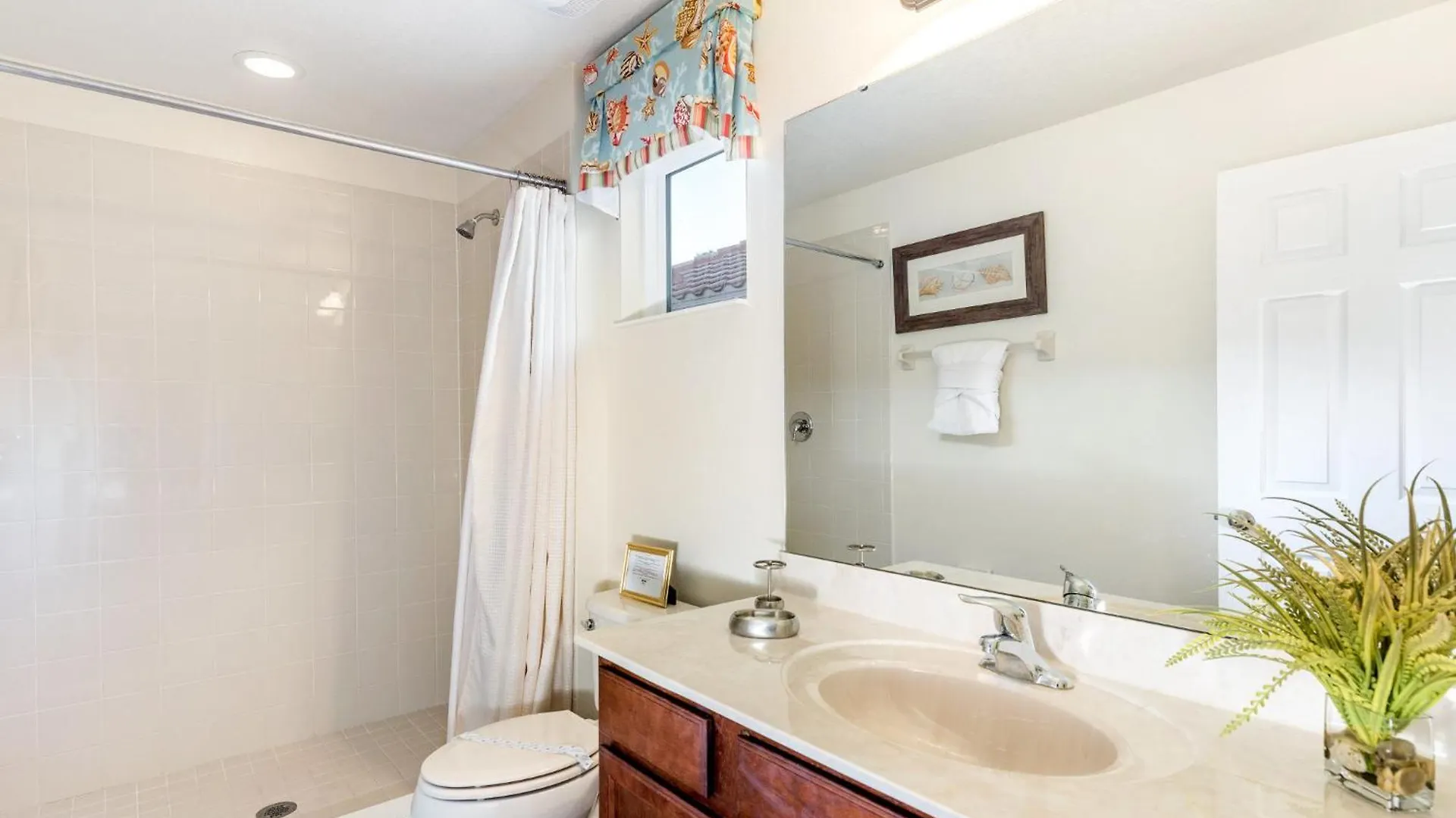 Spacious 6-Bedroom Getaway With Game Room, Private Spa & Sunny Pool Deck In Premier Resort Setting Davenport United States
