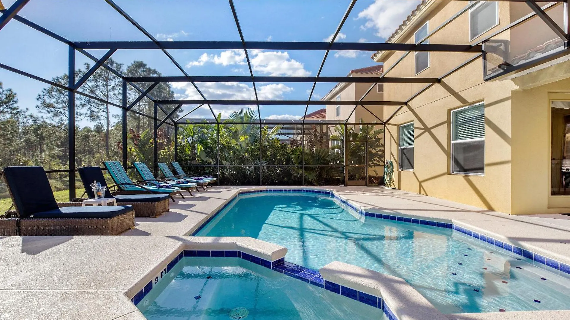 Spacious 6-Bedroom Getaway With Game Room, Private Spa & Sunny Pool Deck In Premier Resort Setting Davenport 0*,  United States