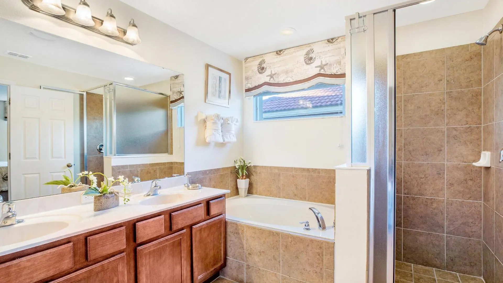 Spacious 6-Bedroom Getaway With Game Room, Private Spa & Sunny Pool Deck In Premier Resort Setting Davenport 0*,  United States