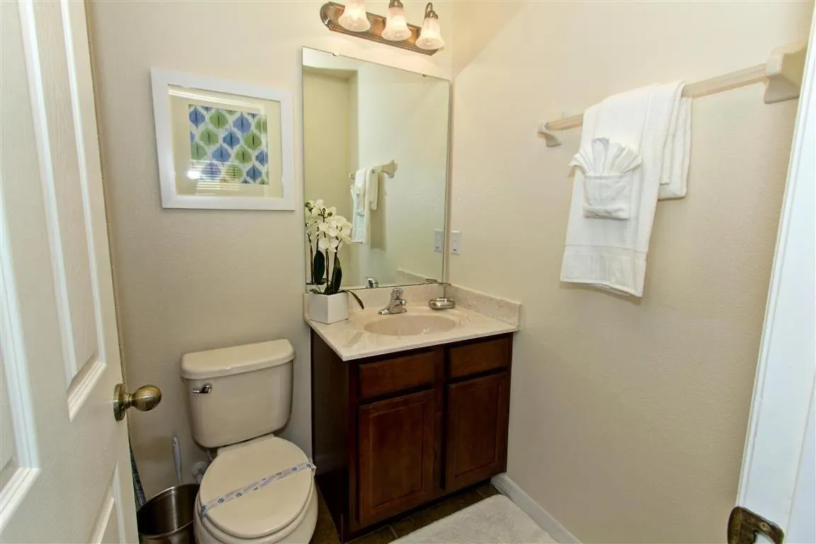 Spacious 6-Bedroom Getaway With Game Room, Private Spa & Sunny Pool Deck In Premier Resort Setting Davenport 0*,