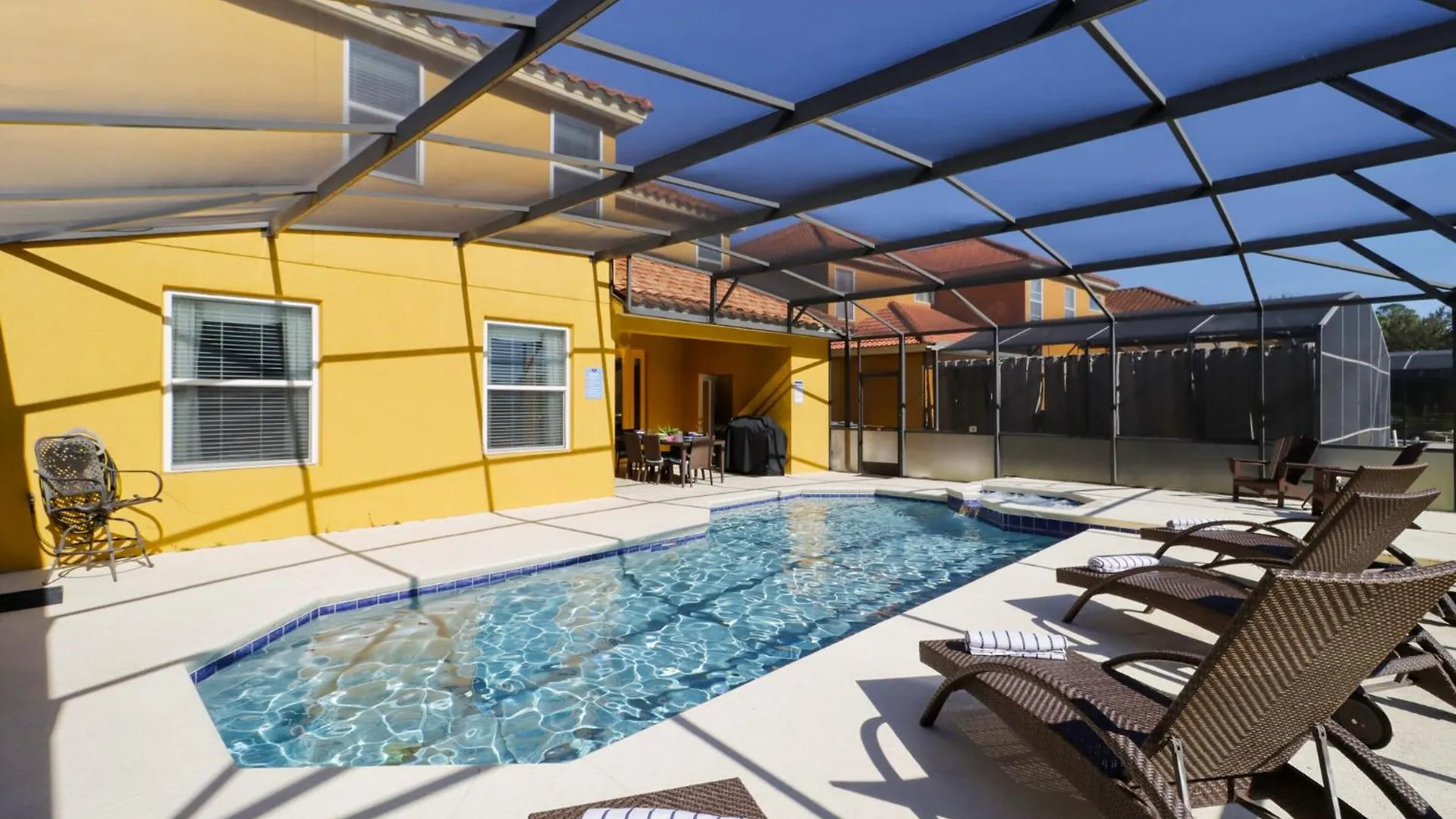 Spacious 6-Bedroom Getaway With Game Room, Private Spa & Sunny Pool Deck In Premier Resort Setting Davenport United States